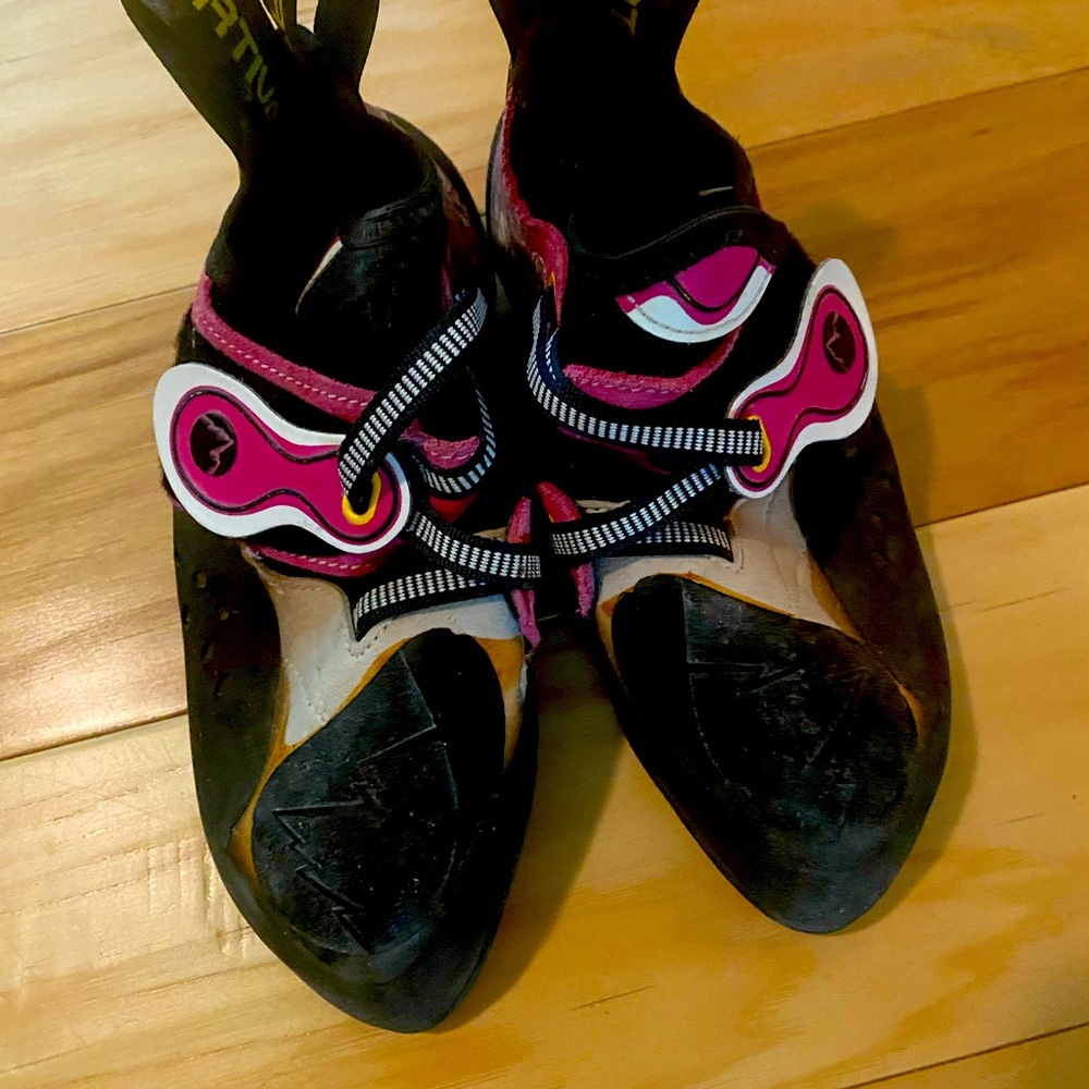 New! Women’s La Sportiva Solutions Euro size 37 1/2